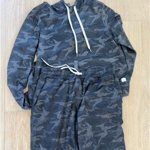 Adorable Vuori Camo outfit